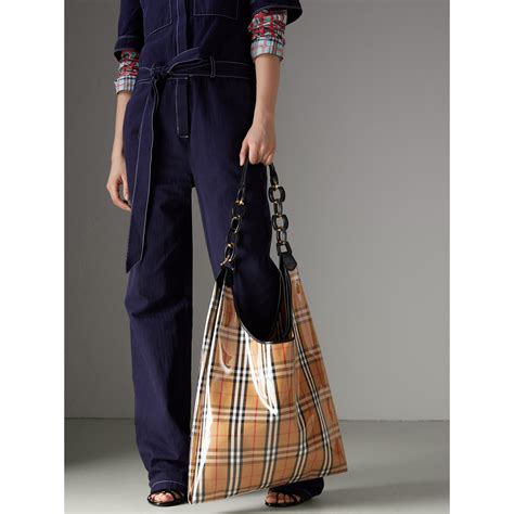 burberry shoppers